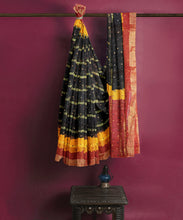 Load image into Gallery viewer, Traditional Rajasthani Cotton Saree