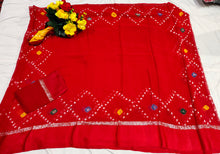 Load image into Gallery viewer, Classic Red &amp; White Bandhej Cotton Saree
