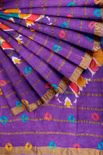 Load image into Gallery viewer, Pure Cotton Saree In Traditional Print
